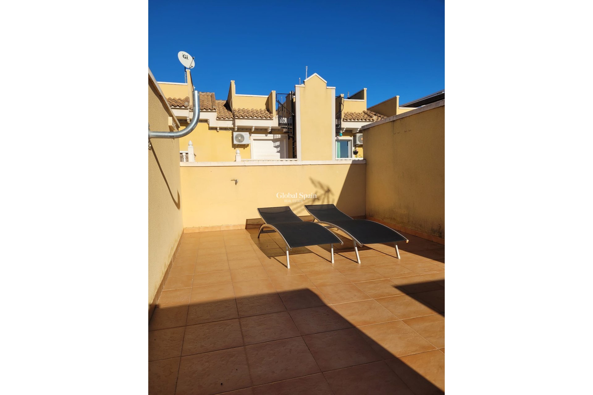 Resale - HOUSE -
ALGORFA