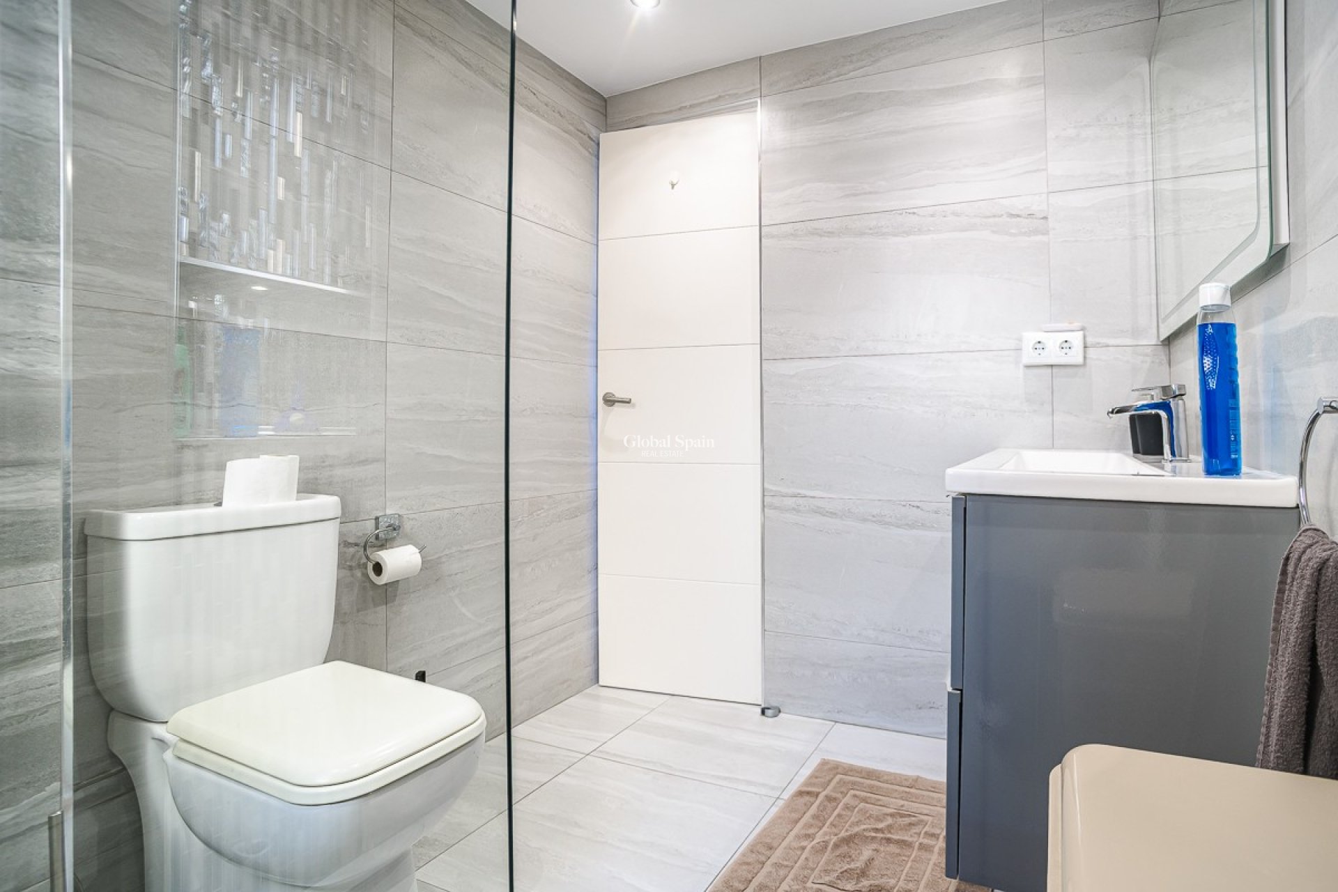 Resale - HOUSE -
ALGORFA