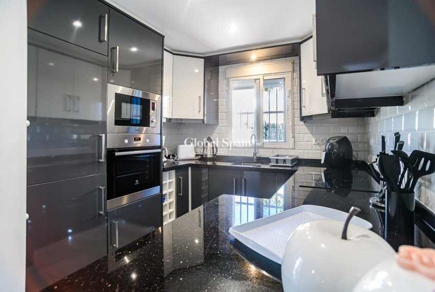 Resale - HOUSE -
ALGORFA