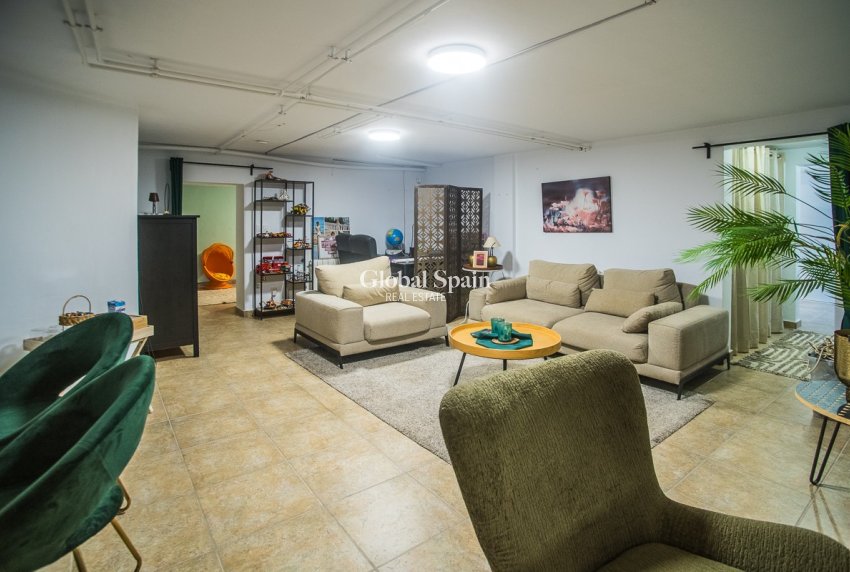 Resale - HOUSE -
ALGORFA