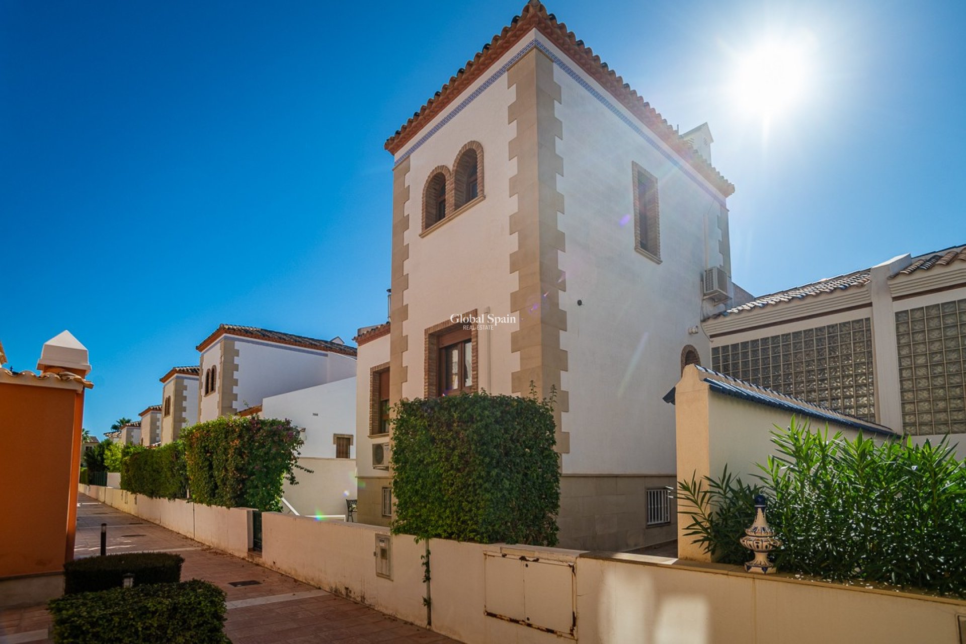Resale - HOUSE -
ALGORFA