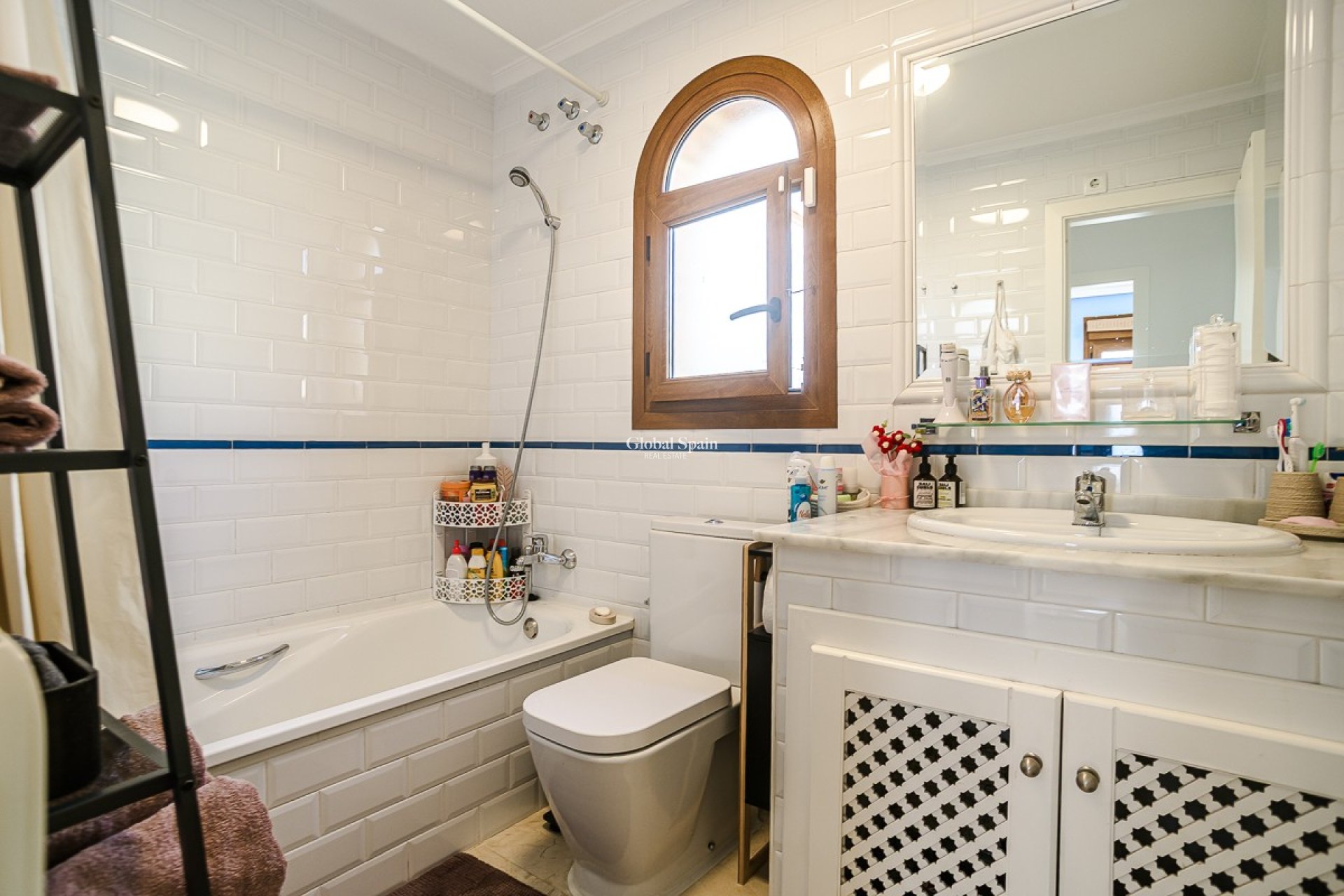 Resale - HOUSE -
ALGORFA