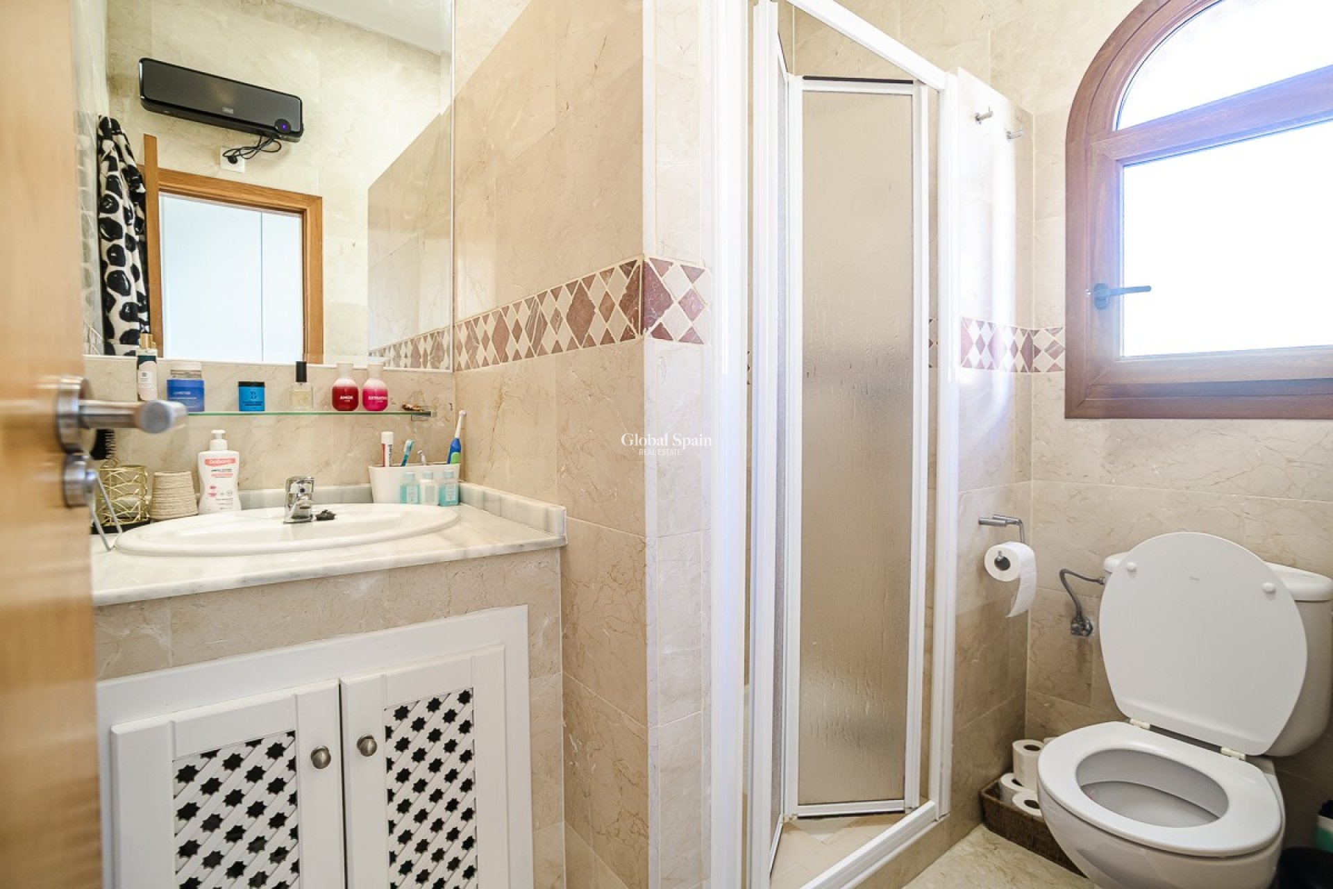 Resale - HOUSE -
ALGORFA