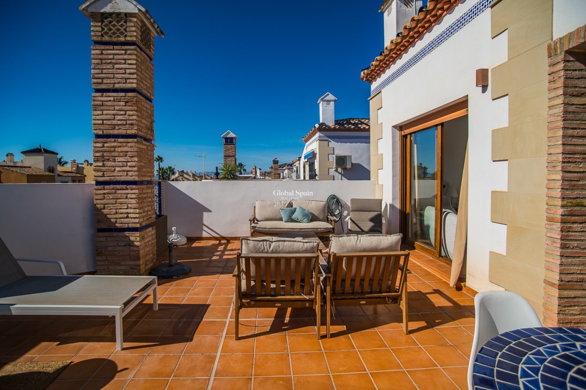 Resale - HOUSE -
ALGORFA