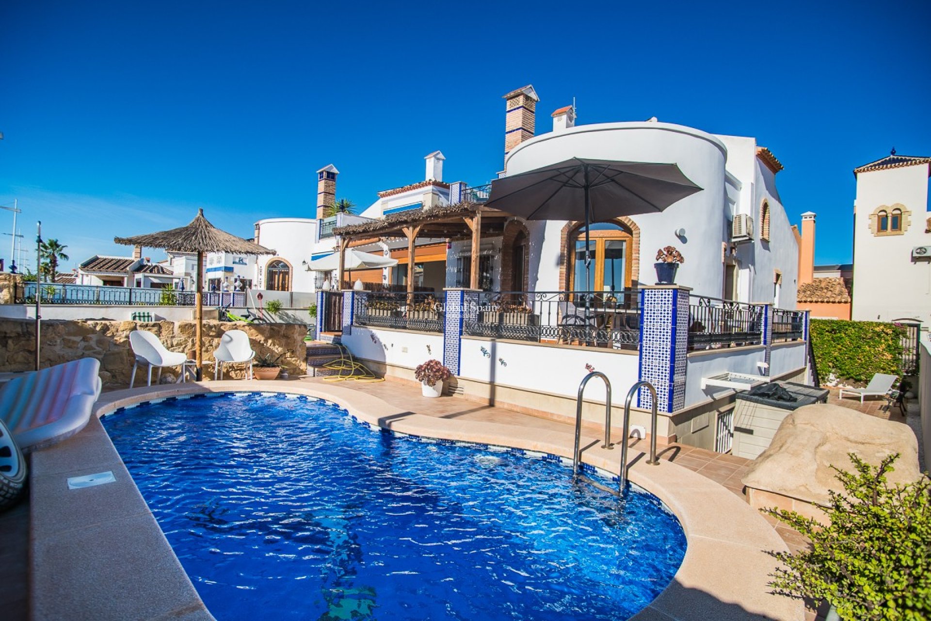 Resale - HOUSE -
ALGORFA