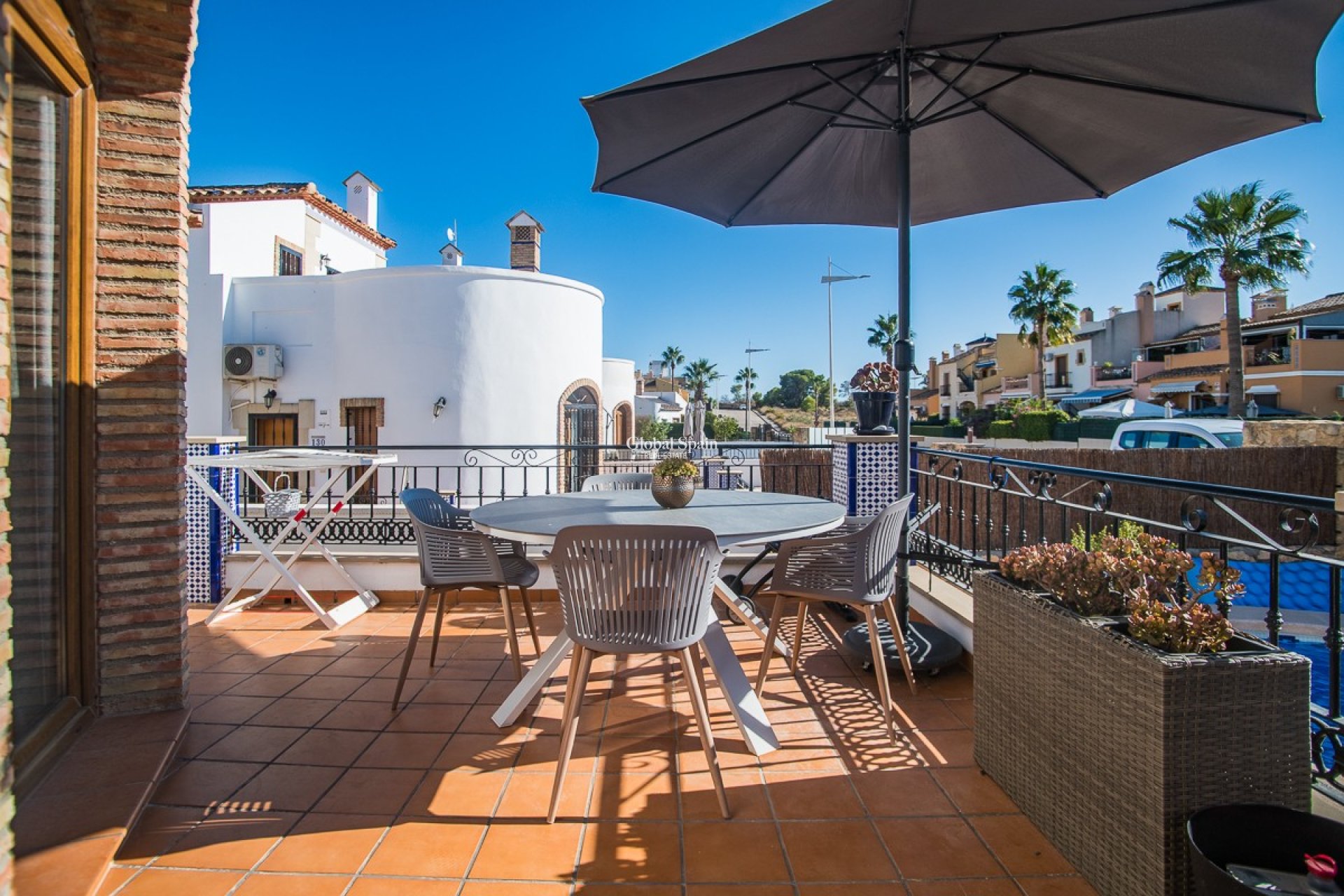 Resale - HOUSE -
ALGORFA