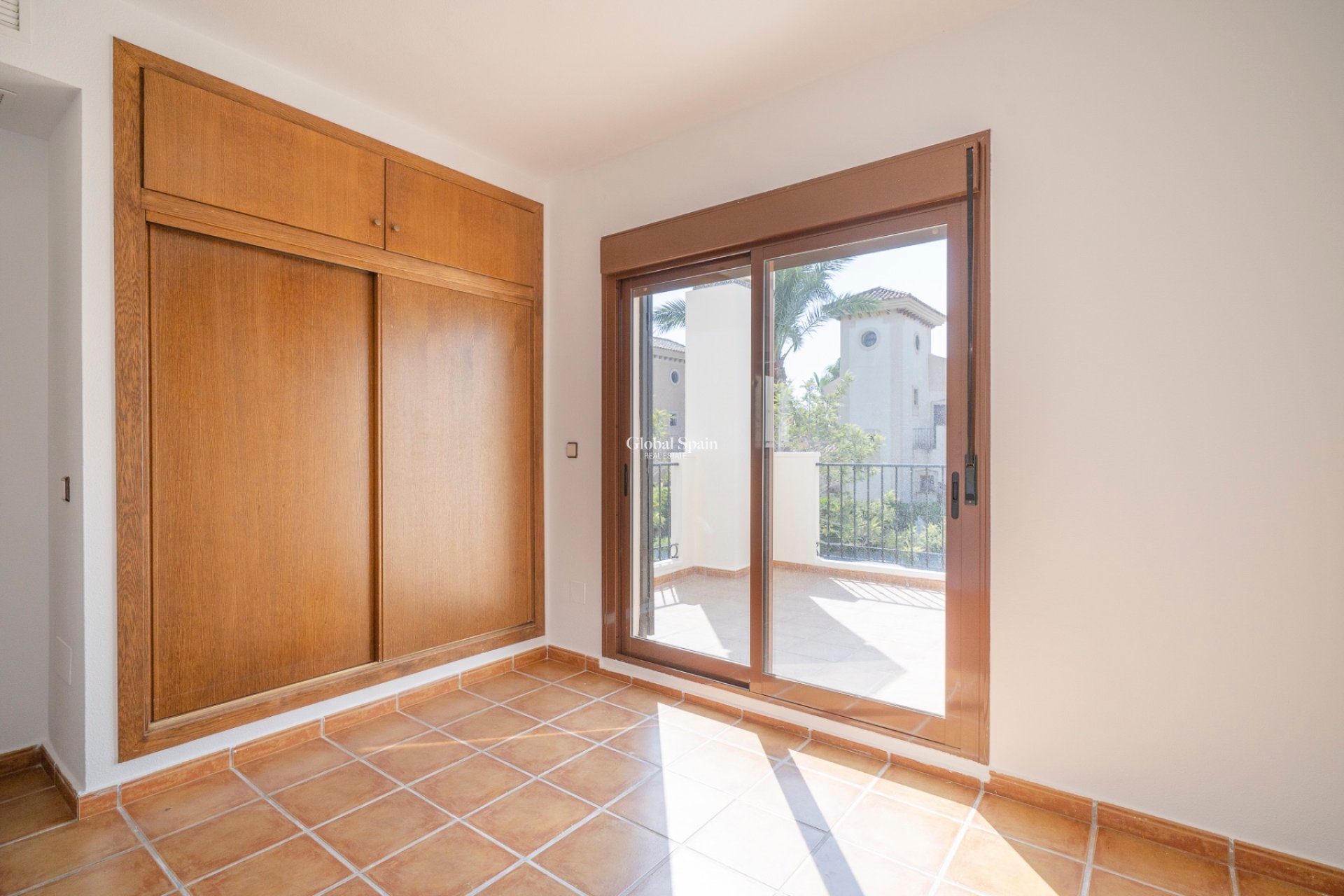 Resale - House -
ALGORFA