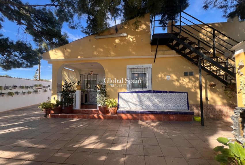 Resale - HOUSE -
ALICANTE - Moralet - Cañada del Fenollar