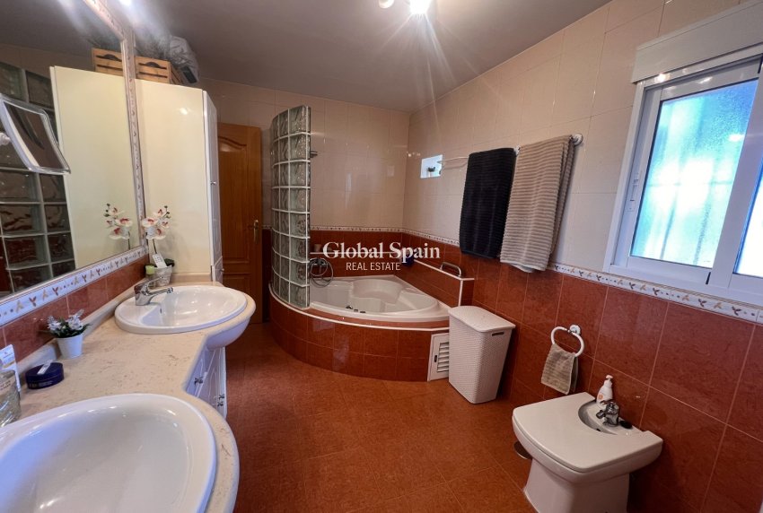 Resale - HOUSE -
ALICANTE - Moralet - Cañada del Fenollar