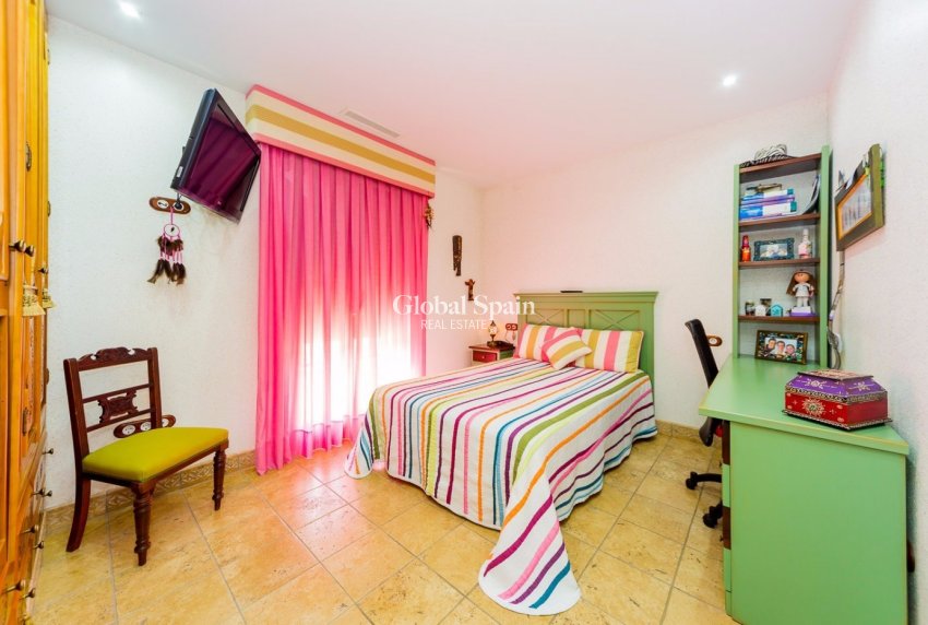 Resale - HOUSE -
ALMORADÍ - Camino De Catral