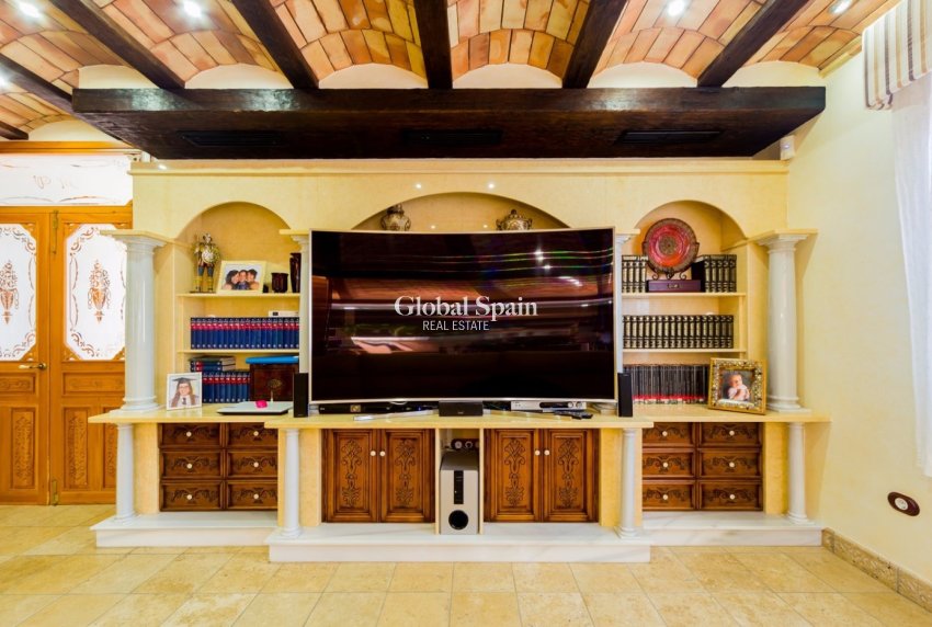 Resale - HOUSE -
ALMORADÍ - Camino De Catral