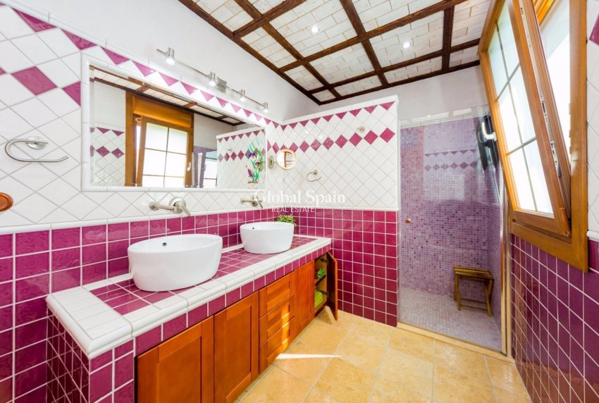 Resale - HOUSE -
ALMORADÍ - Camino De Catral