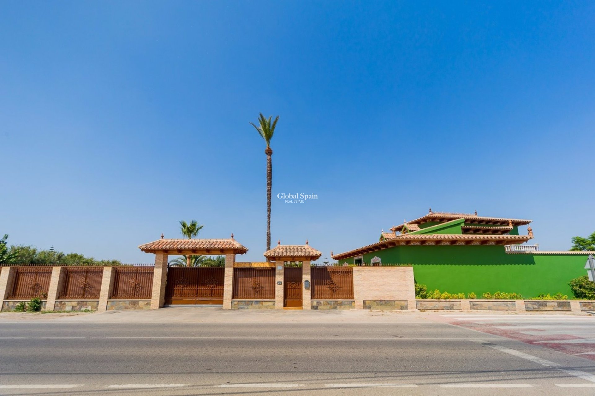 Resale - HOUSE -
ALMORADÍ - Camino De Catral