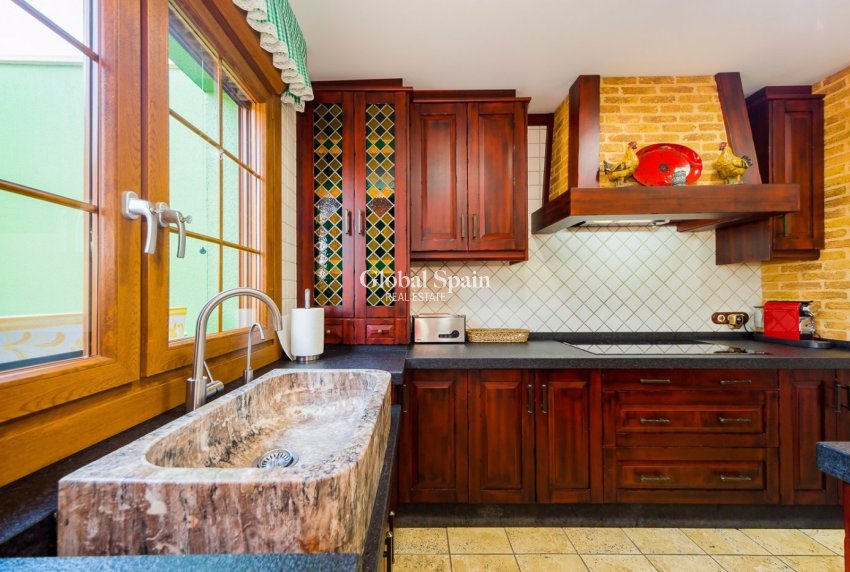 Resale - HOUSE -
ALMORADÍ - Camino De Catral