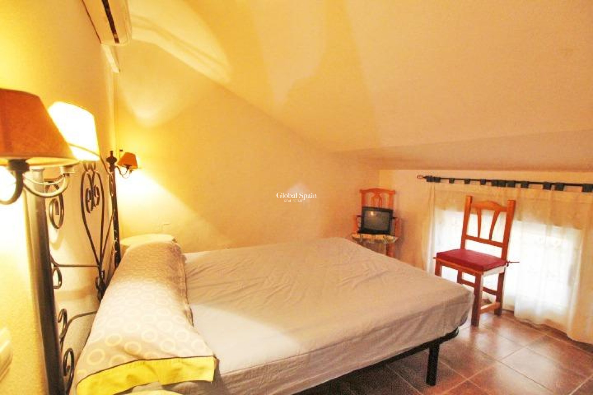 Resale - HOUSE -
ALMORADÍ - Comunidad Valenciana