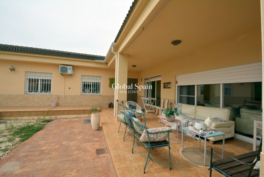 Resale - HOUSE -
ALMORADÍ - Inland