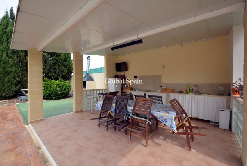 Resale - HOUSE -
ALMORADÍ - Inland