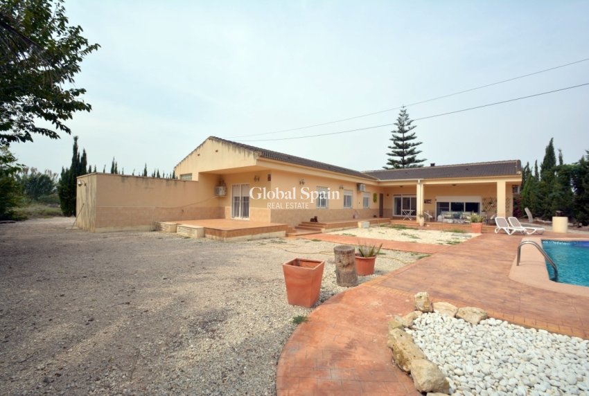 Resale - HOUSE -
ALMORADÍ - Inland