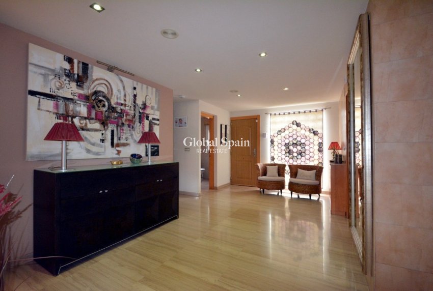 Resale - HOUSE -
ALMORADÍ - Inland