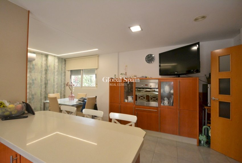 Resale - HOUSE -
ALMORADÍ - Inland