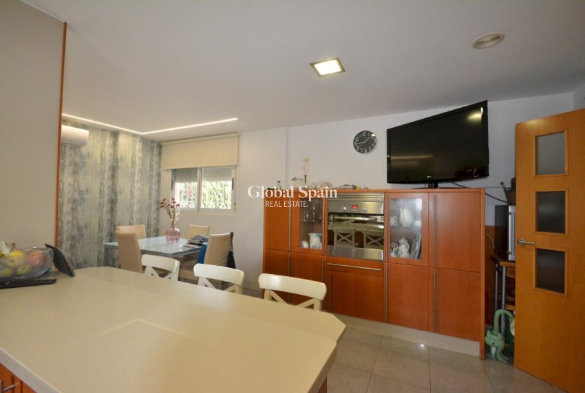 Resale - HOUSE -
ALMORADÍ - Inland
