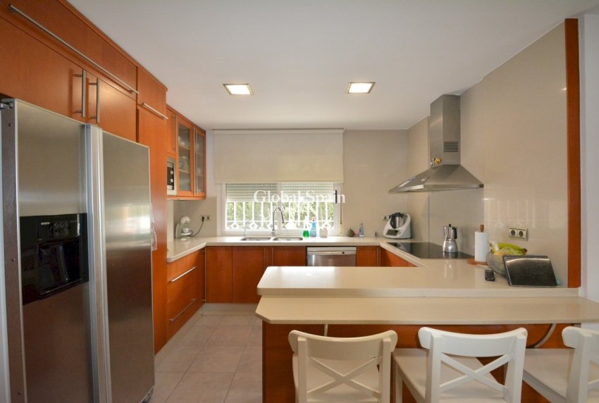 Resale - HOUSE -
ALMORADÍ - Inland