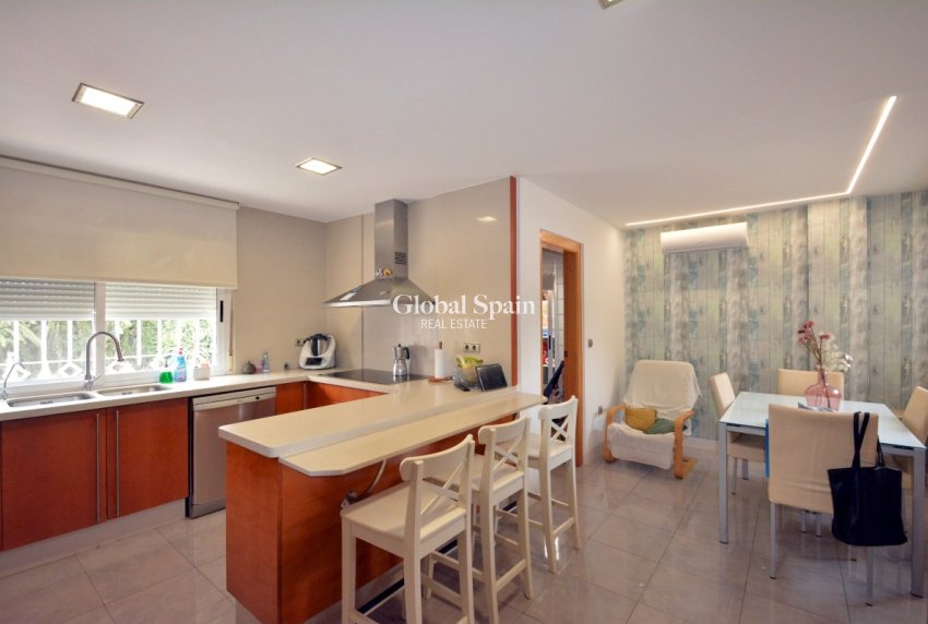 Resale - HOUSE -
ALMORADÍ - Inland