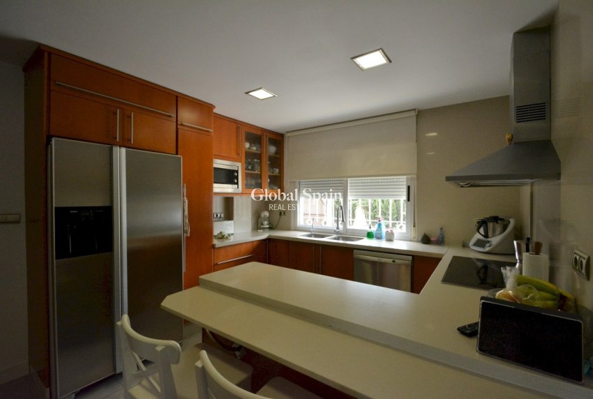 Resale - HOUSE -
ALMORADÍ - Inland