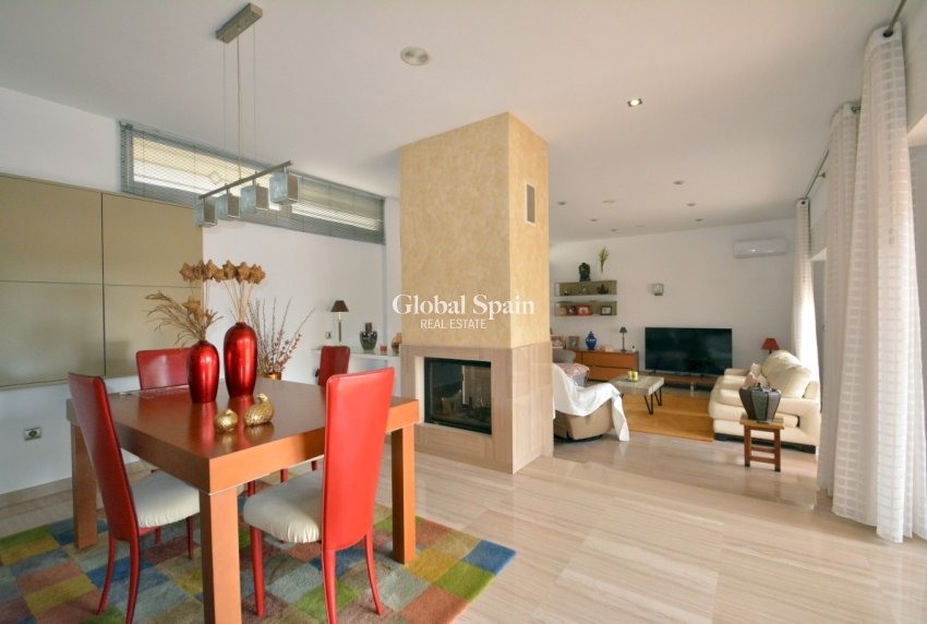 Resale - HOUSE -
ALMORADÍ - Inland