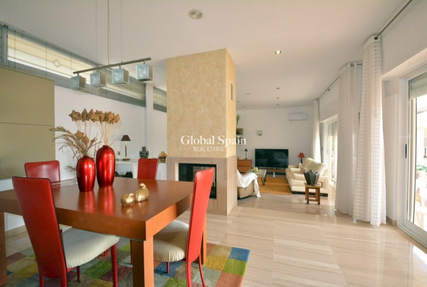 Resale - HOUSE -
ALMORADÍ - Inland