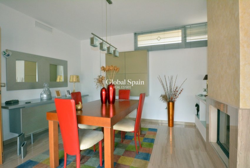 Resale - HOUSE -
ALMORADÍ - Inland