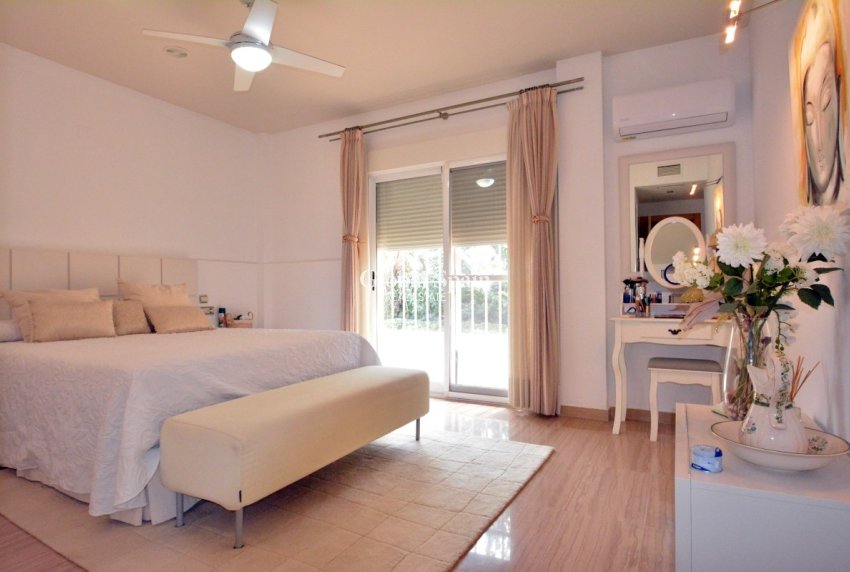 Resale - HOUSE -
ALMORADÍ - Inland