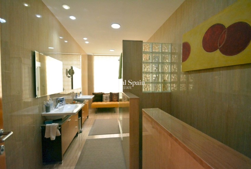 Resale - HOUSE -
ALMORADÍ - Inland