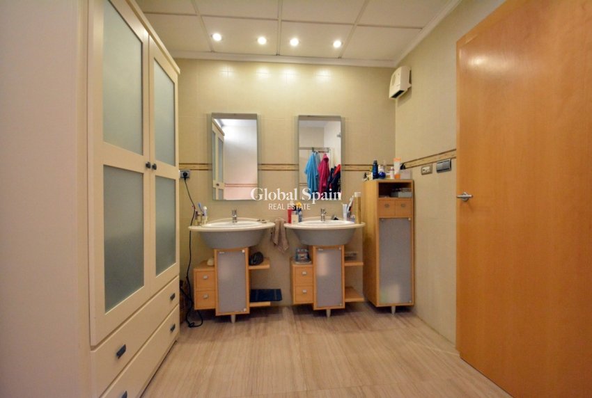 Resale - HOUSE -
ALMORADÍ - Inland