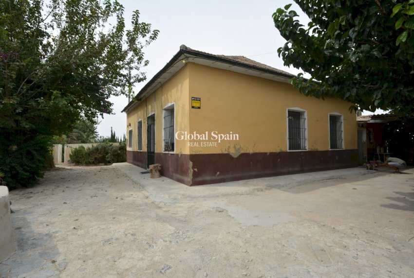 Resale - HOUSE -
ALMORADÍ - Inland