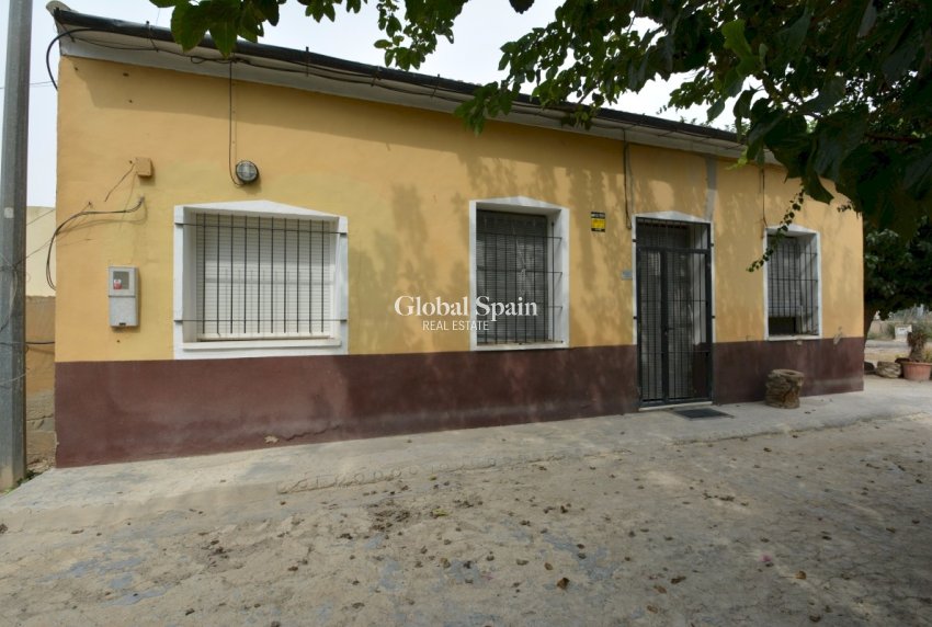 Resale - HOUSE -
ALMORADÍ - Inland