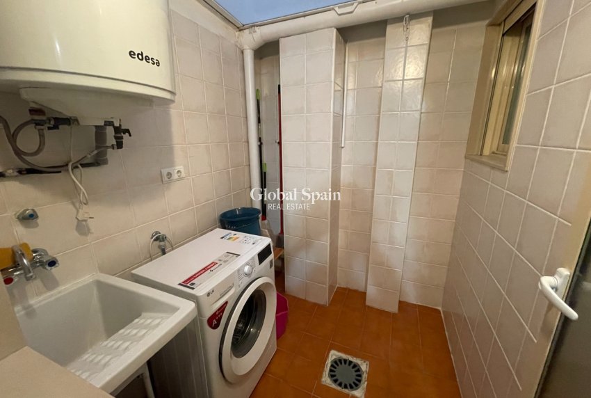 Resale - HOUSE -
ALMORADÍ - Inland