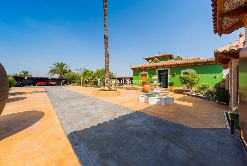 Resale - HOUSE -
ALMORADÍ - Inland