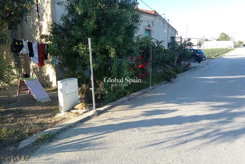 Resale - HOUSE -
ARNEVA - LOS DESAMPARADOS