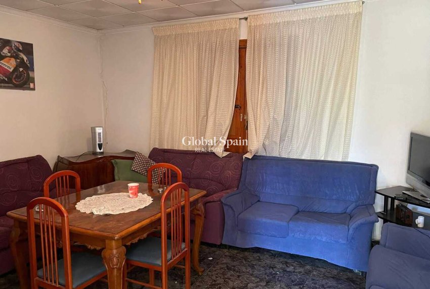 Resale - HOUSE -
ARNEVA - LOS DESAMPARADOS