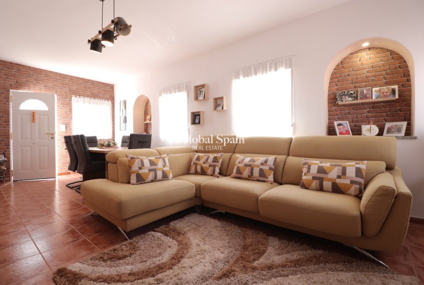 Resale - HOUSE -
Benferri - Benferri - Country