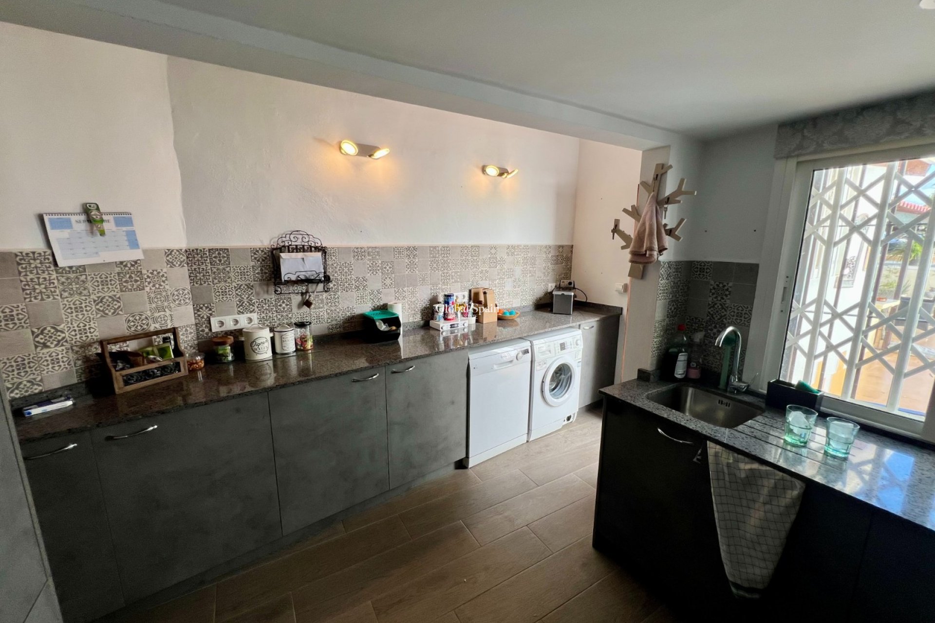 Resale - HOUSE -
BENFERRI - Benferri