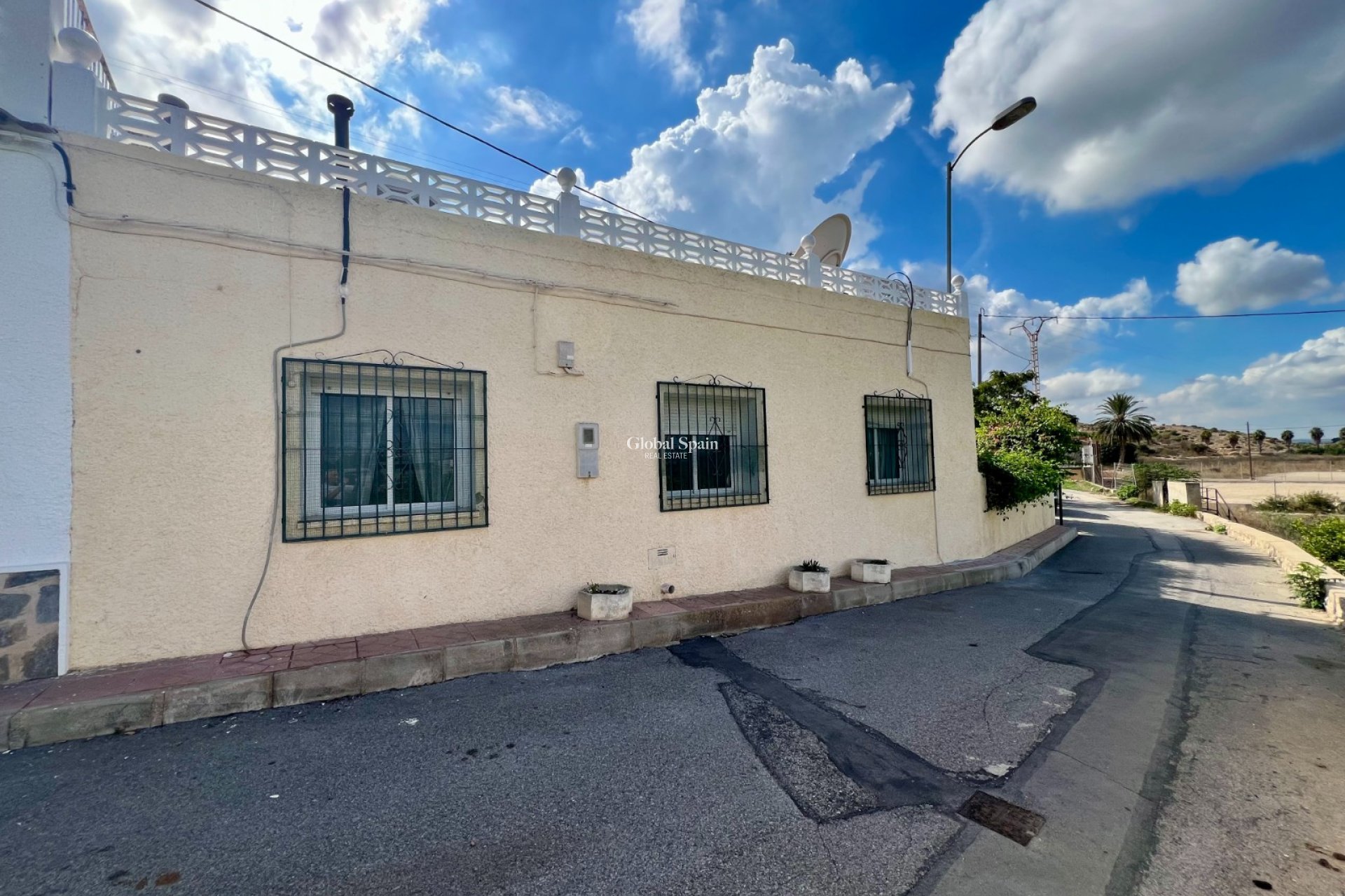 Resale - HOUSE -
BENFERRI - Benferri