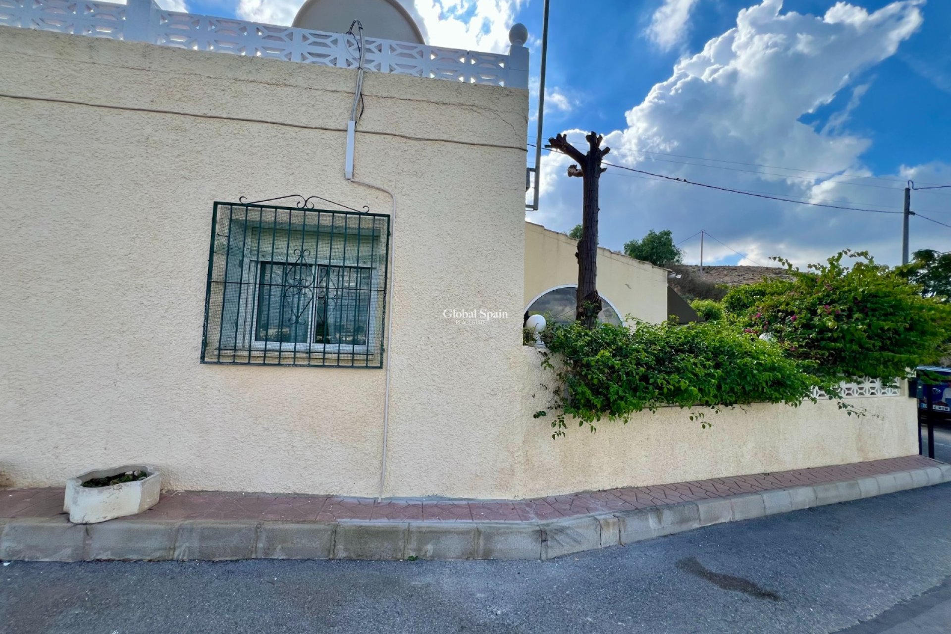 Resale - HOUSE -
BENFERRI - Benferri