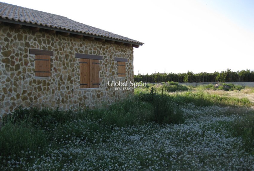 Resale - HOUSE -
BENFERRI - Inland