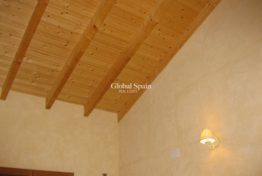 Resale - HOUSE -
BENFERRI - Inland