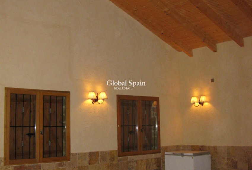 Resale - HOUSE -
BENFERRI - Inland