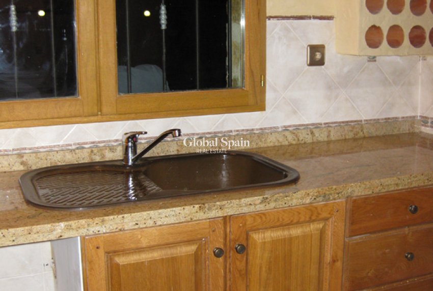 Resale - HOUSE -
BENFERRI - Inland