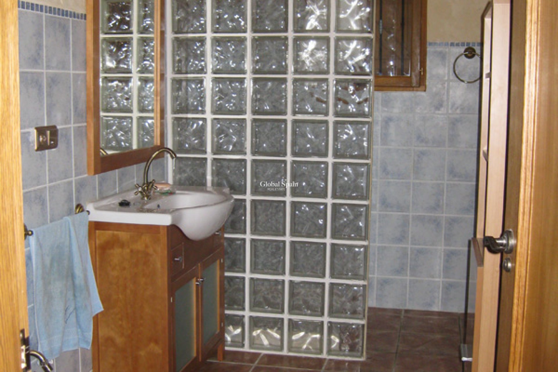 Resale - HOUSE -
BENFERRI - Inland