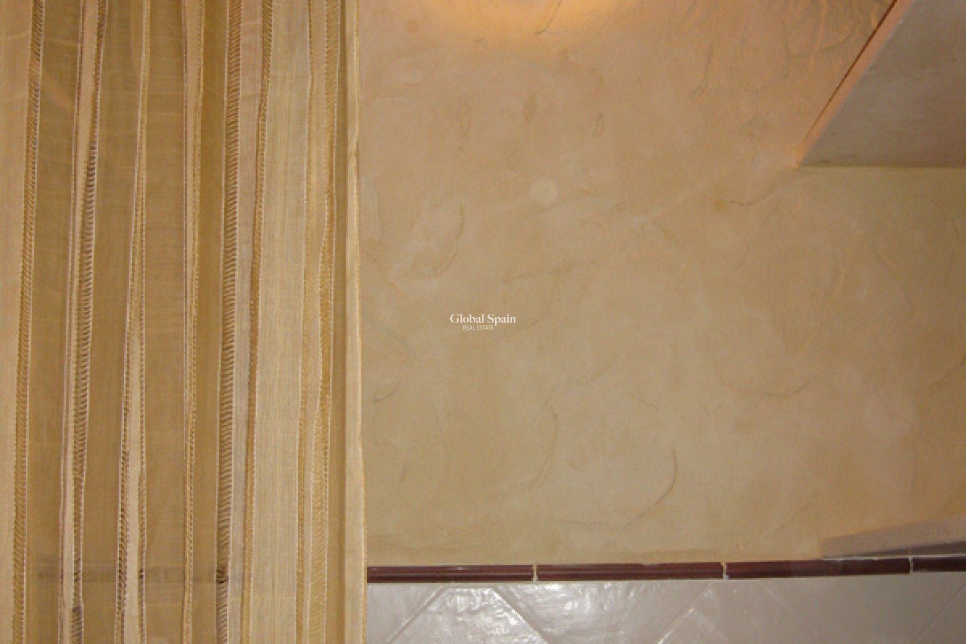 Resale - HOUSE -
BENFERRI - Inland